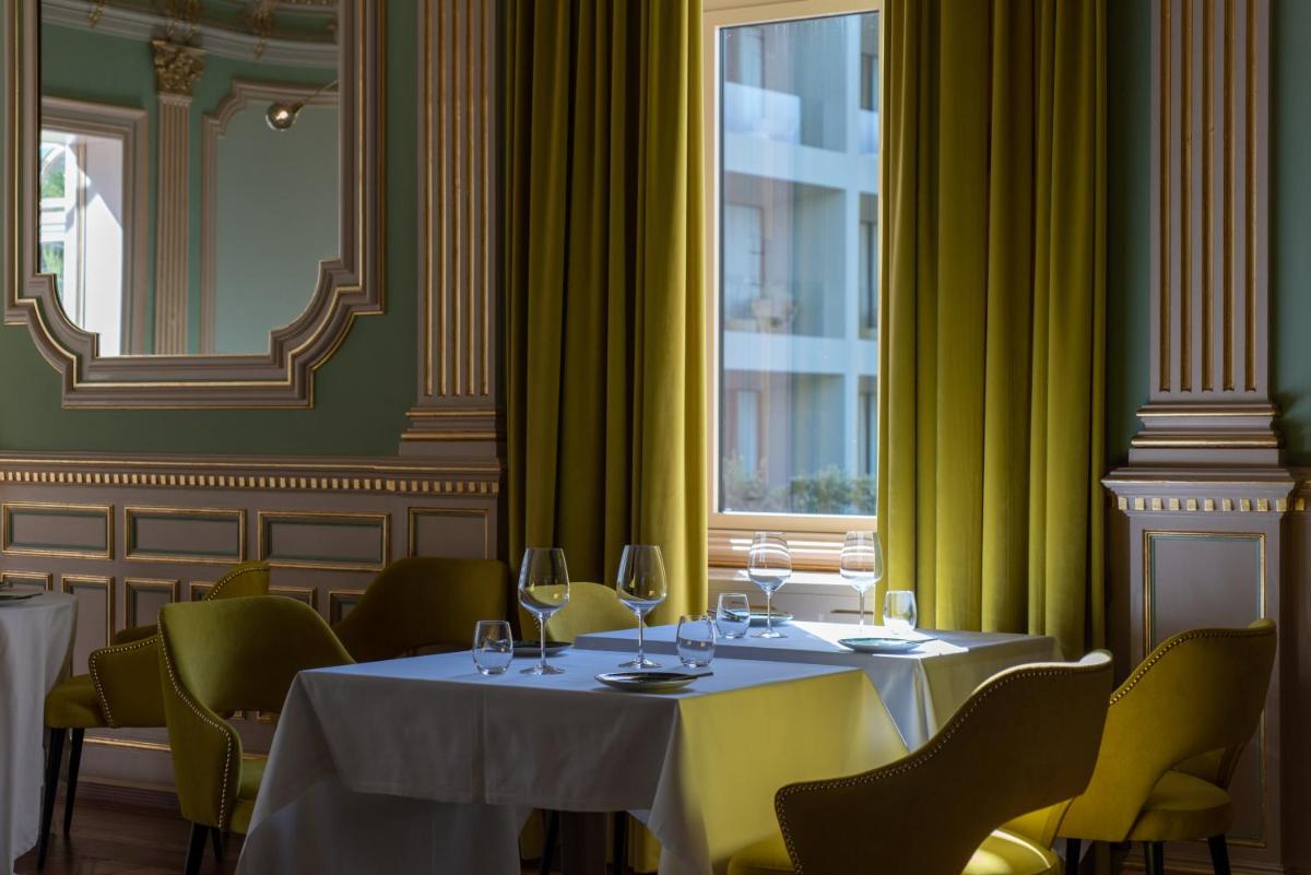 Uma área de estar em Vila Foz Hotel & SPA - member of Design Hotels