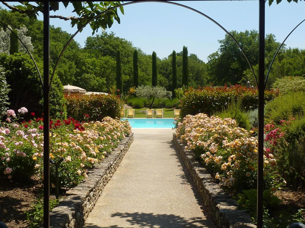 Piscine de l'établissement Mas De La Senancole & Spa ou située à proximité