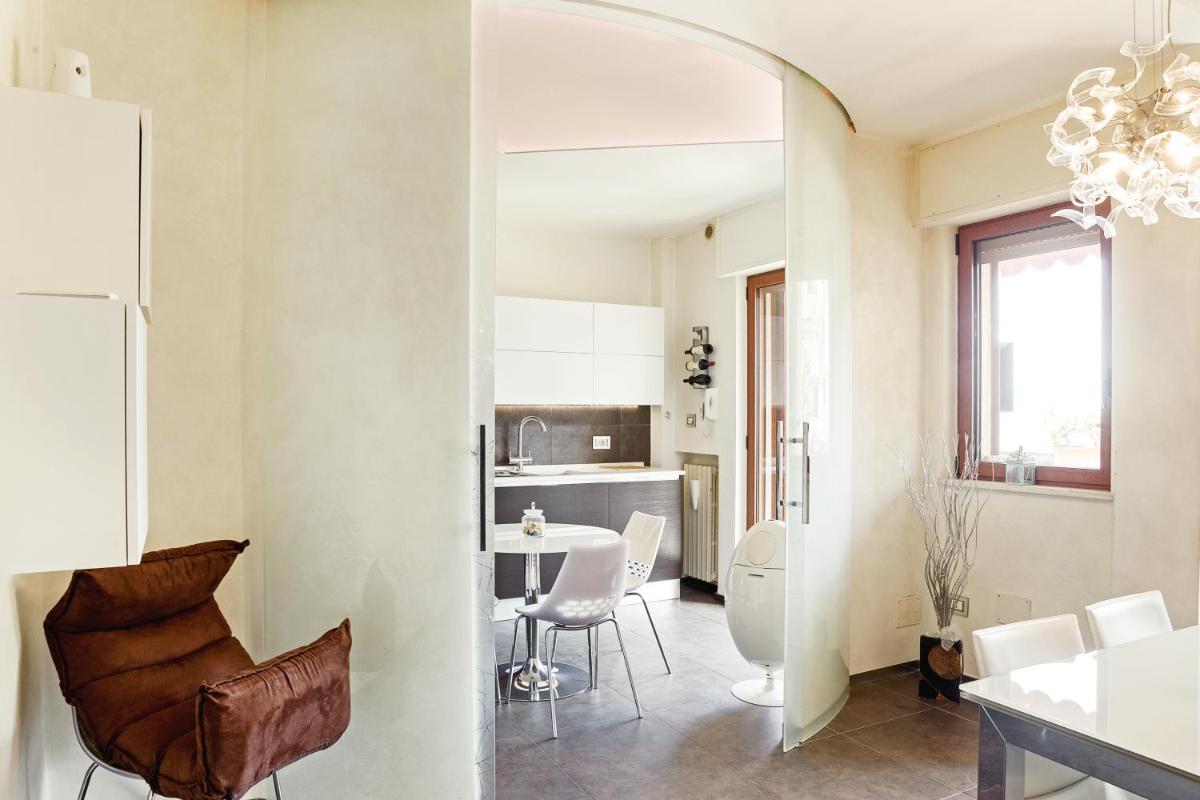 GuestHost - Bari Airport Seaview Apartment - Housity