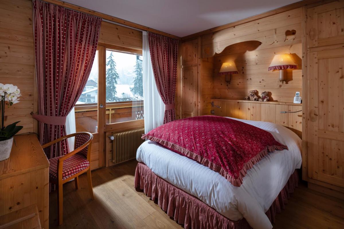 Un ou plusieurs lits dans un hébergement de l'établissement Chalet-Hôtel Neige et Roc, The Originals Relais