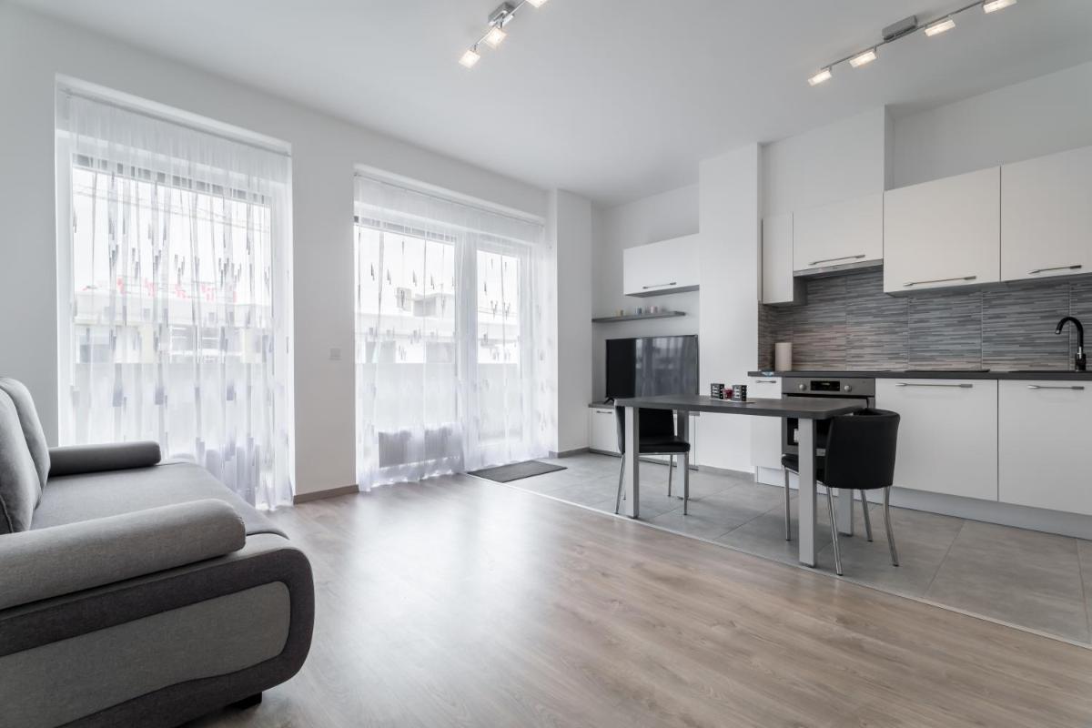 BpR CHIC White Home with Terrace & A/C & Garage - Housity