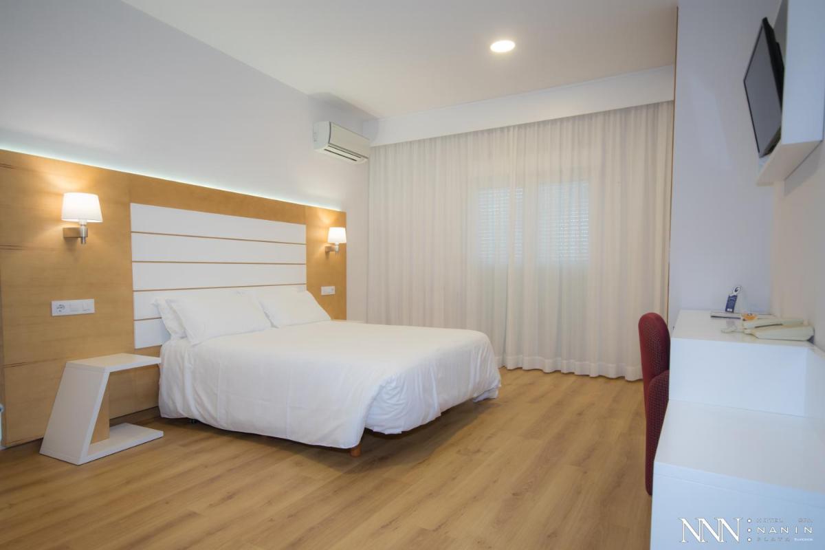 Cama o camas de una habitación en Hotel Spa Nanin Playa