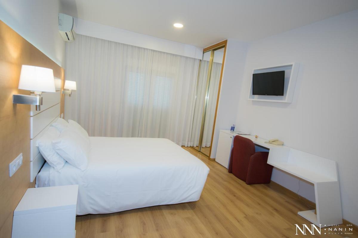Cama o camas de una habitación en Hotel Spa Nanin Playa