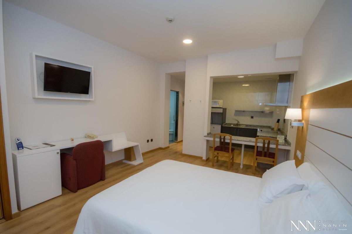 Cama o camas de una habitación en Hotel Spa Nanin Playa
