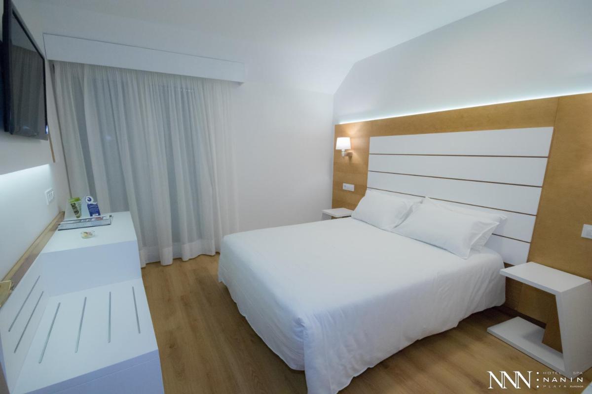 Cama o camas de una habitación en Hotel Spa Nanin Playa