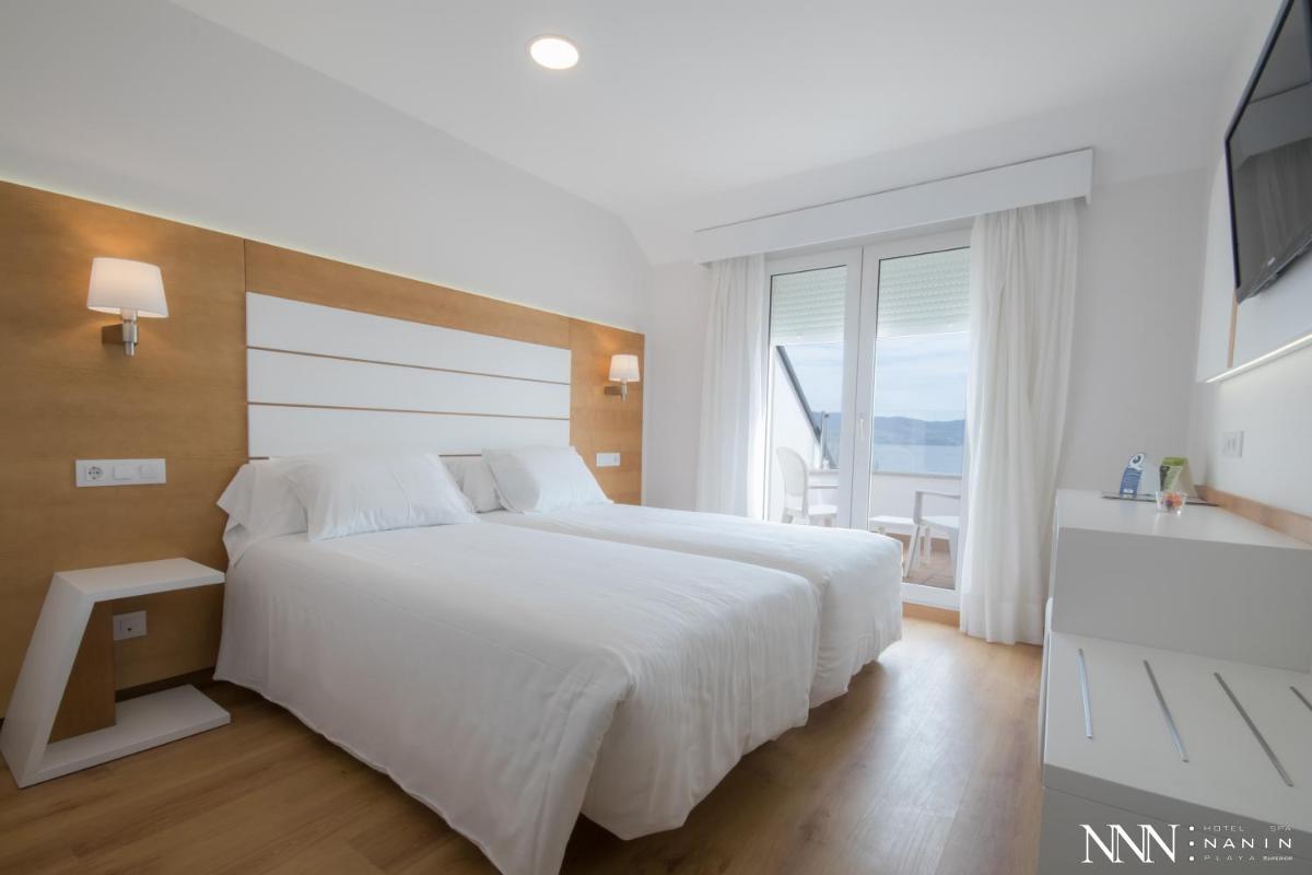Cama o camas de una habitación en Hotel Spa Nanin Playa