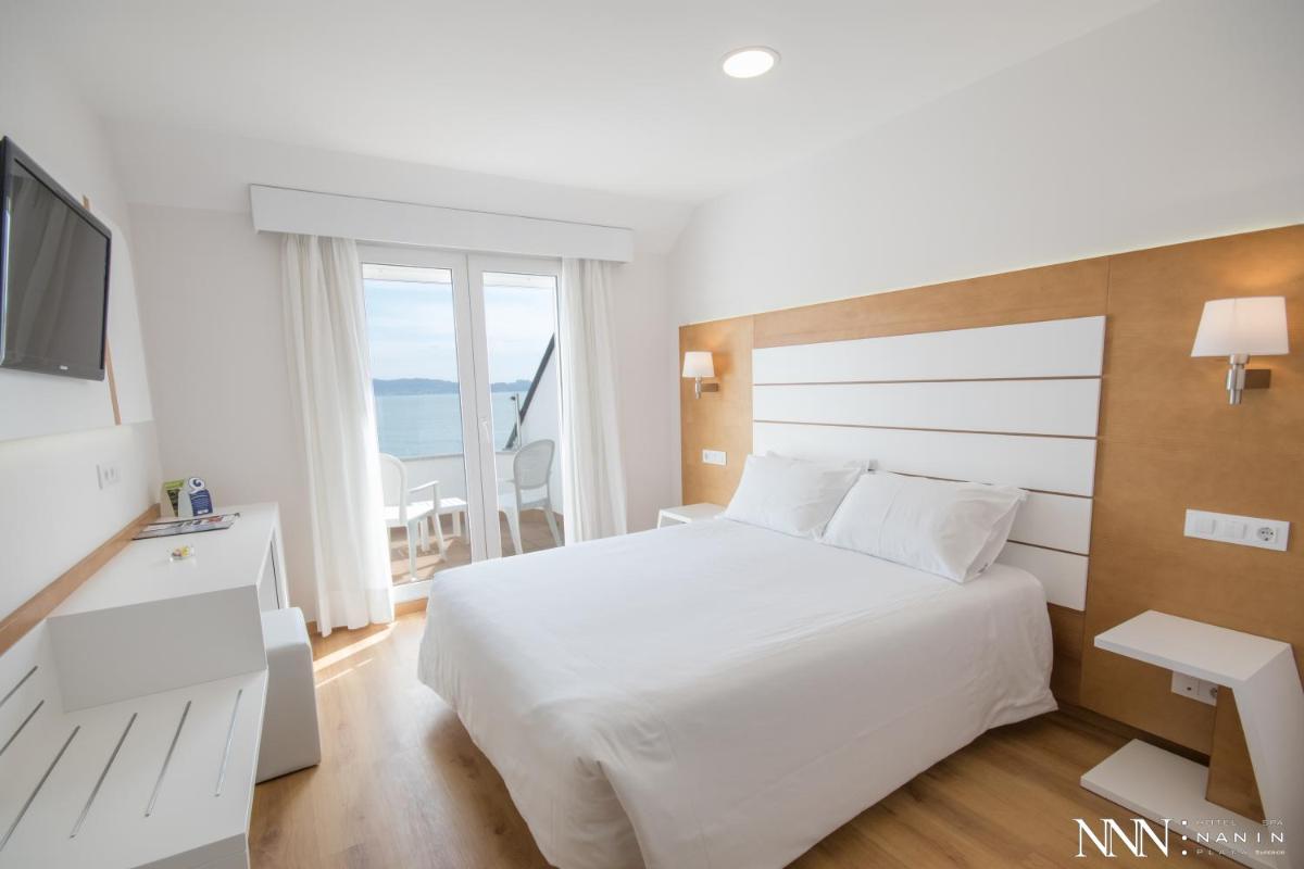 Cama o camas de una habitación en Hotel Spa Nanin Playa
