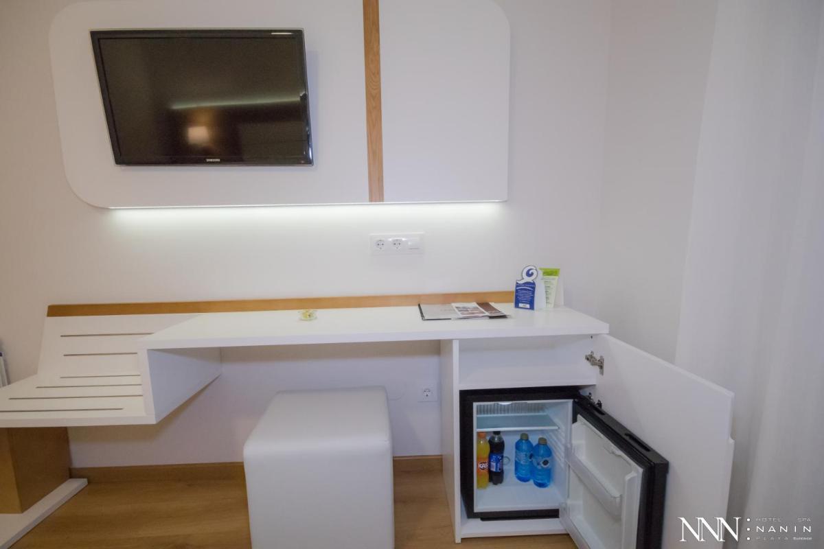 Una cocina o zona de cocina en Hotel Spa Nanin Playa