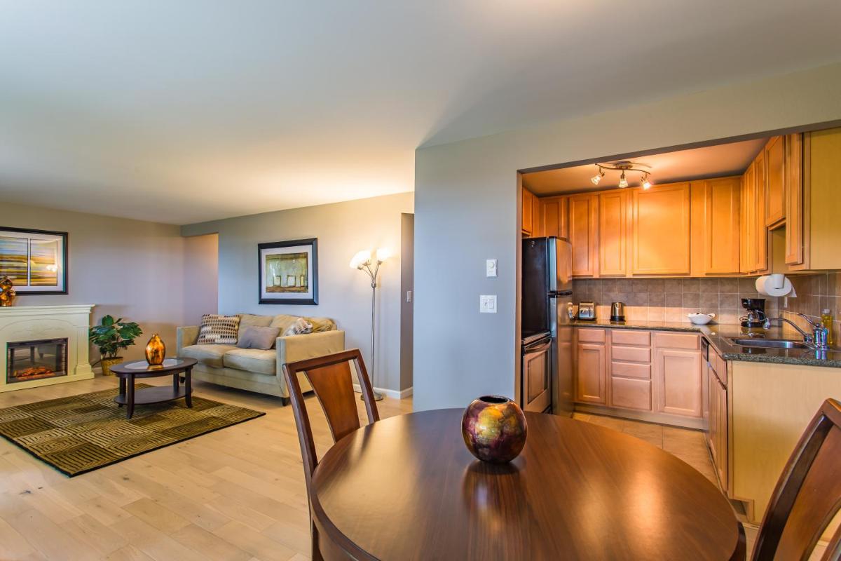 Bay View, Best Area, No Stairs, WD, 2 Baths, 2 Bedrooms, Balcony, View, 925sf - Housity
