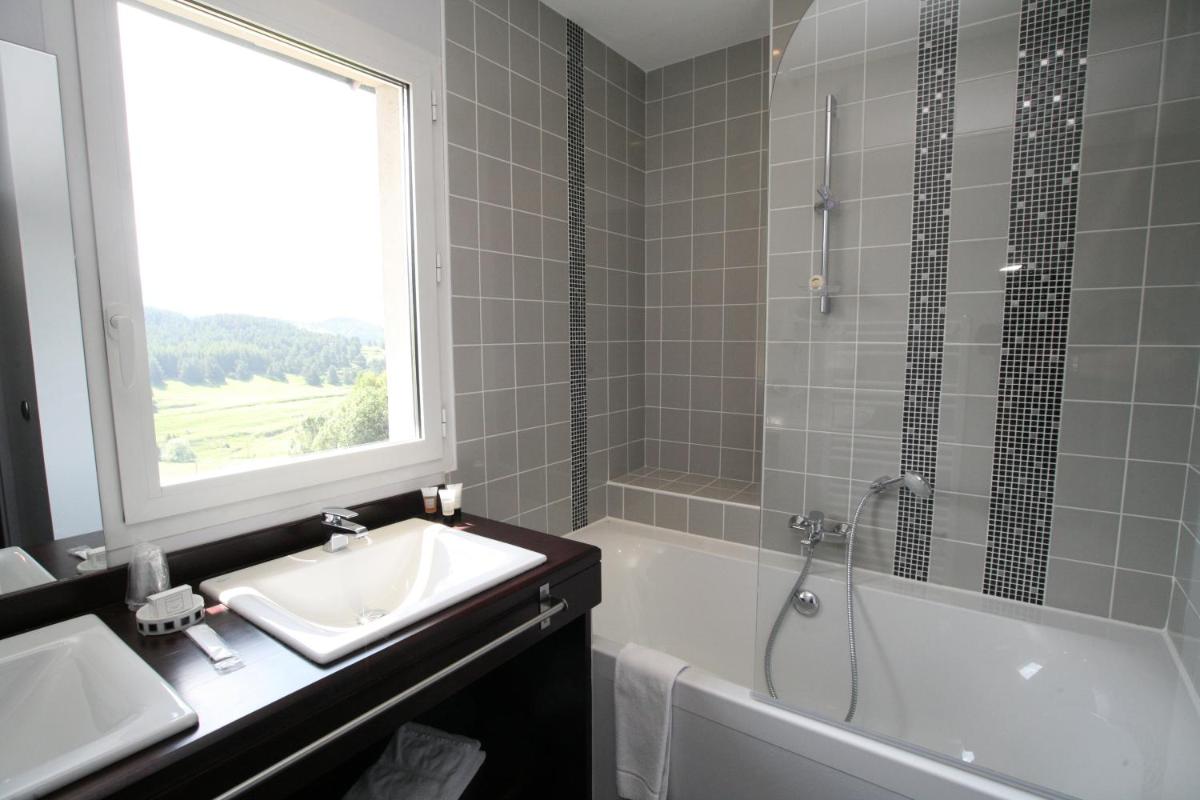 Salle de bains dans l'établissement Hotel Corrieu