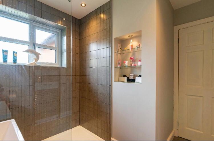 Wilmslow Airbnb - Housity