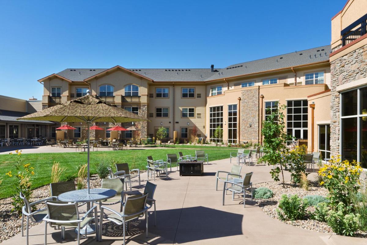 ClubHouse Hotel and Suites - Housity