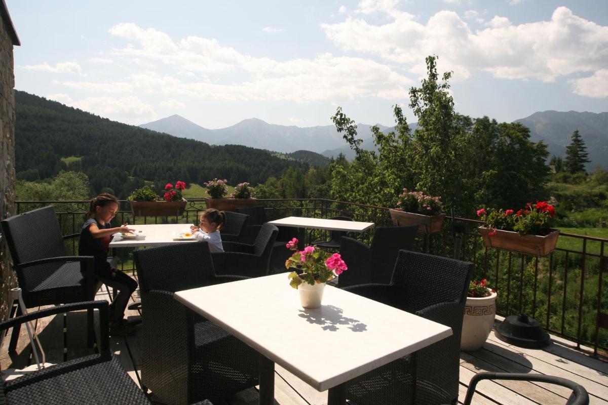 Vue générale sur la montagne ou vue sur la montagne depuis l'hôtel