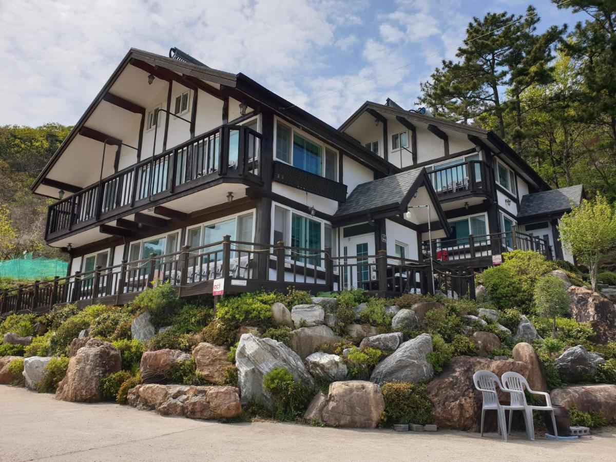 Tongyeong Yehyang Pension - Housity