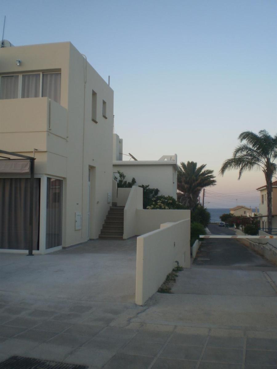 Sunny Holiday Apartments - Housity