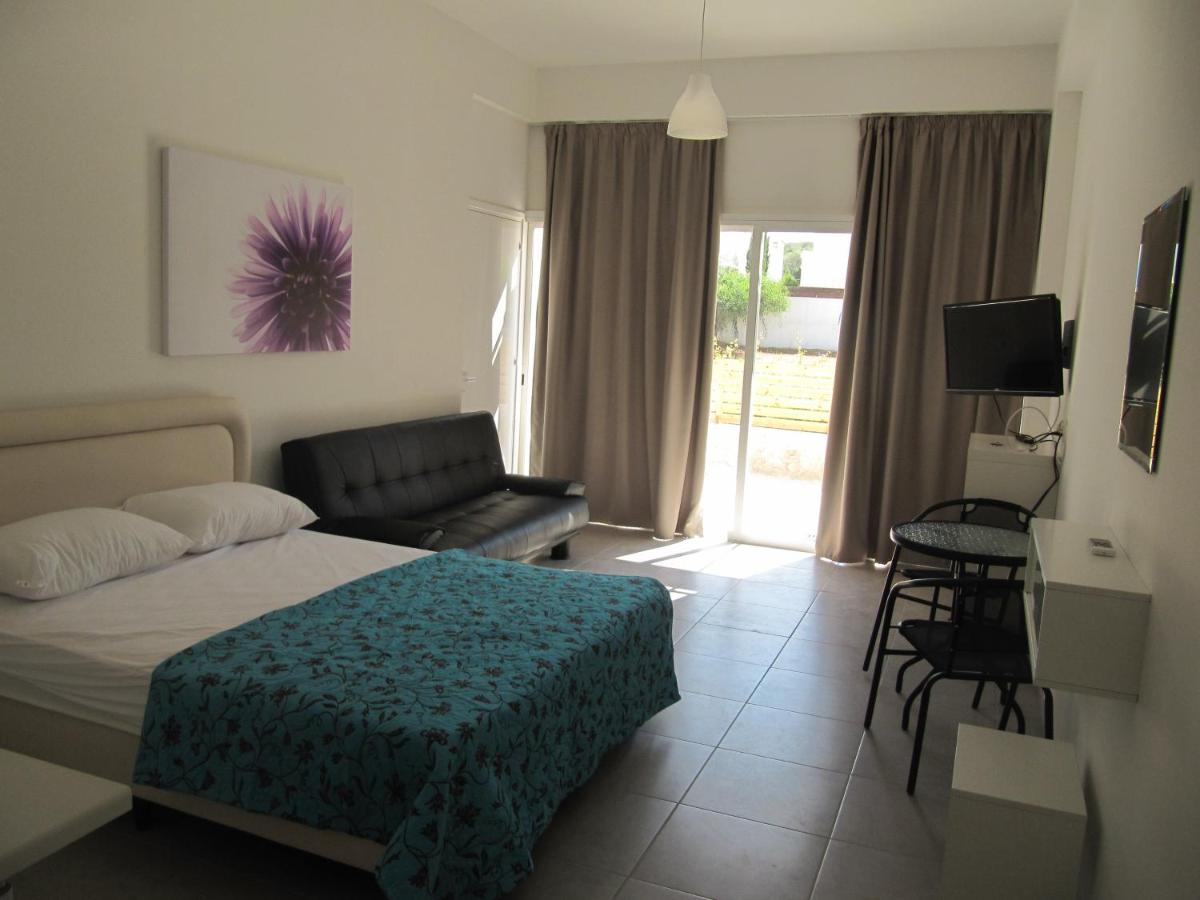 Sunny Holiday Apartments - Housity