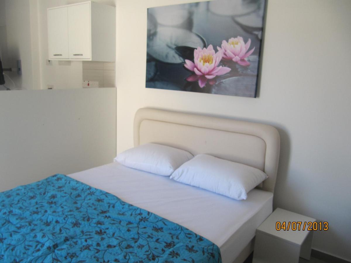 Sunny Holiday Apartments - Housity