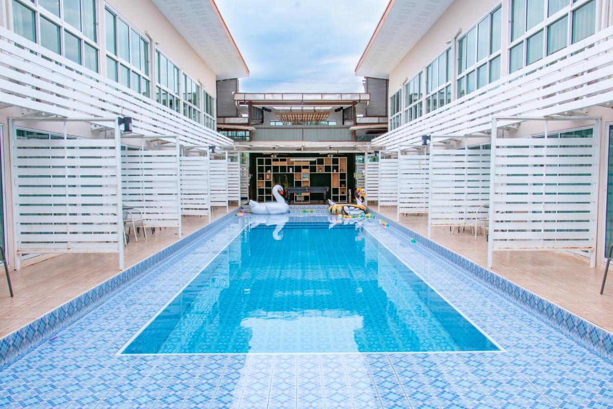 Villa Pool Lay - Housity