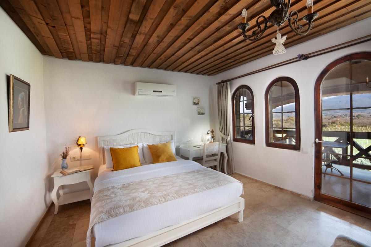 VINIFERA VINEYARDS HOTEL - Housity