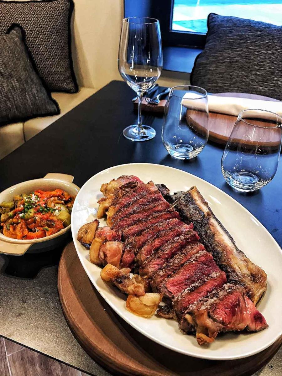 Comida en o cerca de este hotel