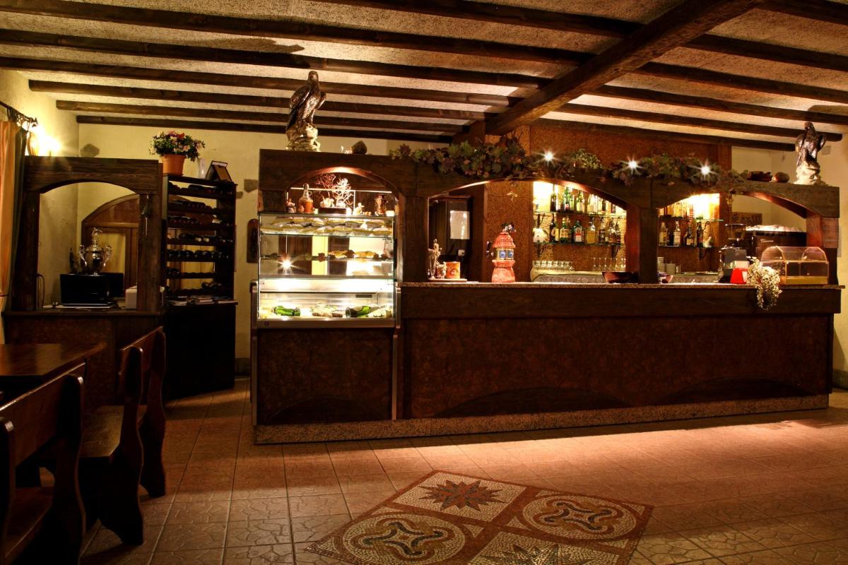 Chalet Sul Lago Hotel In Montagna - Housity