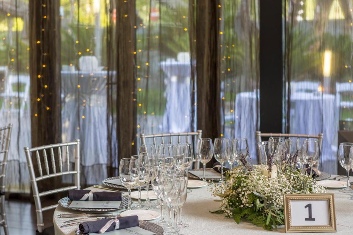 Un restaurante o sitio para comer en Eurostars Palace