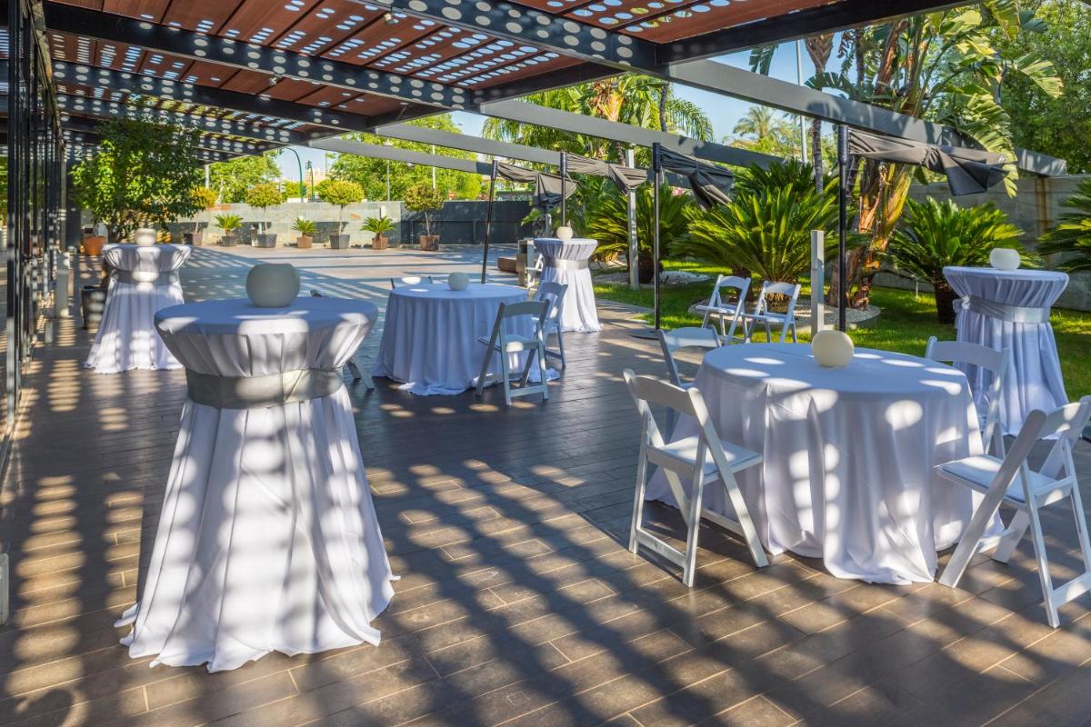 Un restaurante o sitio para comer en Eurostars Palace