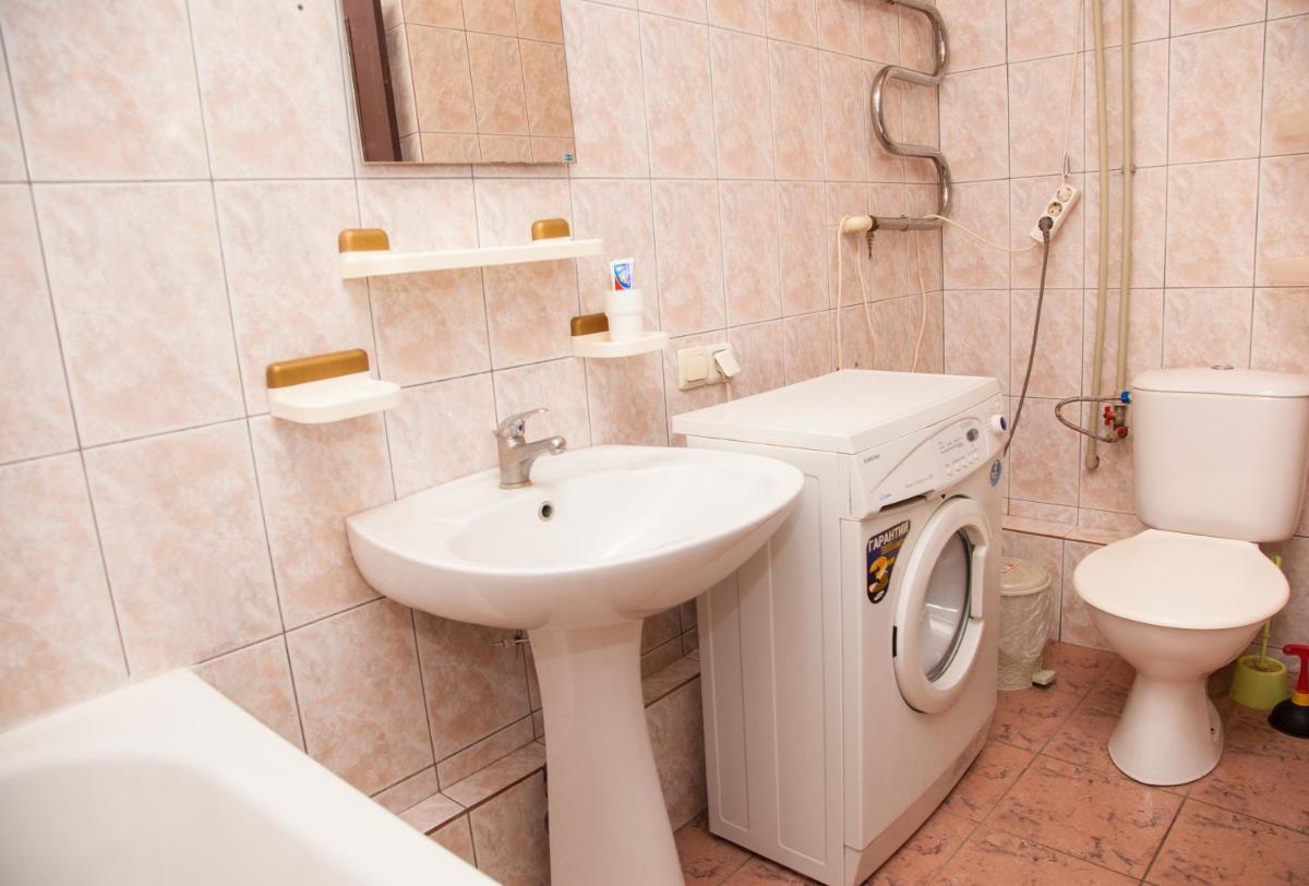Semi-luxury Apt on 82 Nezalezhnoi Ukr?iny Street near Intourist Hotel - Housity