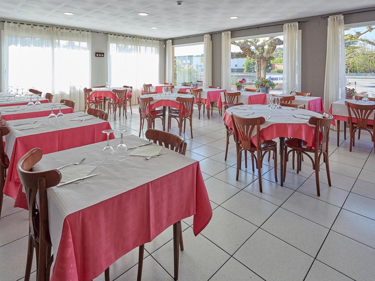 Hostal Mas Ferrer - Housity