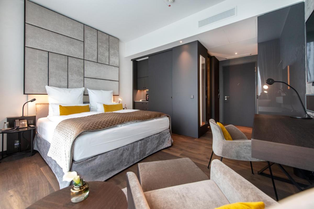 Ein Bett oder Betten in einem Zimmer der Unterkunft FÄHRHAUS Koblenz