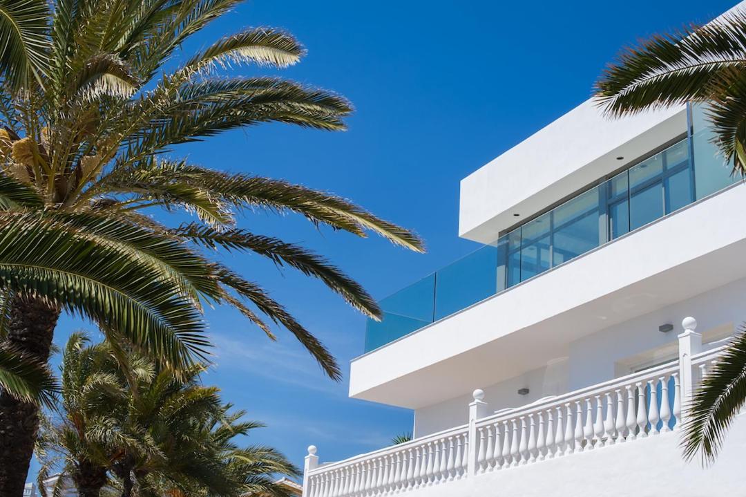 Un balcón o terraza de El Oceano Beach Hotel Adults only recommended