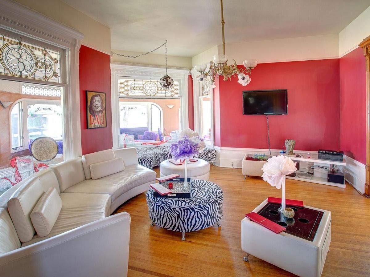 M&M Victorian Bed and Breakfast - Housity