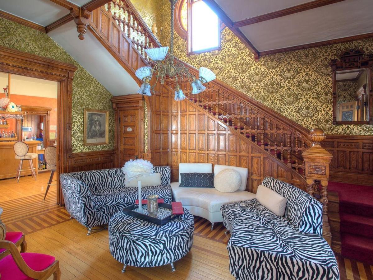 M&M Victorian Bed and Breakfast - Housity