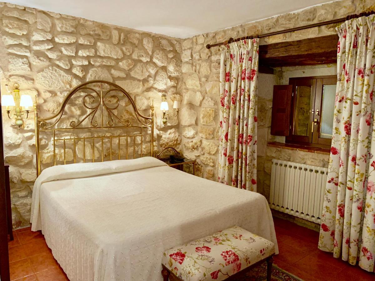 Hotel Tres Coronas de Silos - Housity