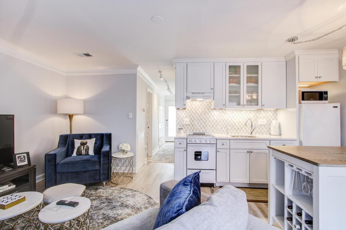 City Chic -- Your Walkable, Capitol Hill Home Away From Home! - Housity