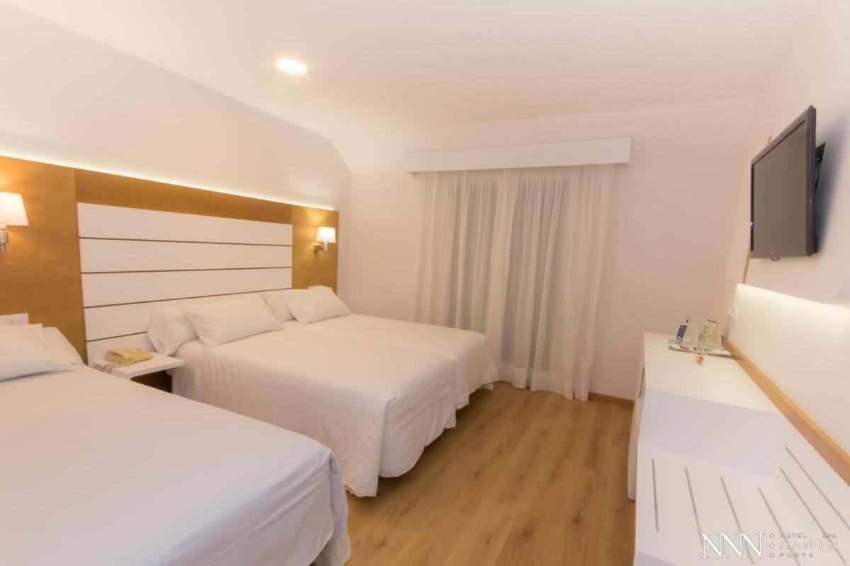 Cama o camas de una habitación en Hotel Spa Nanin Playa