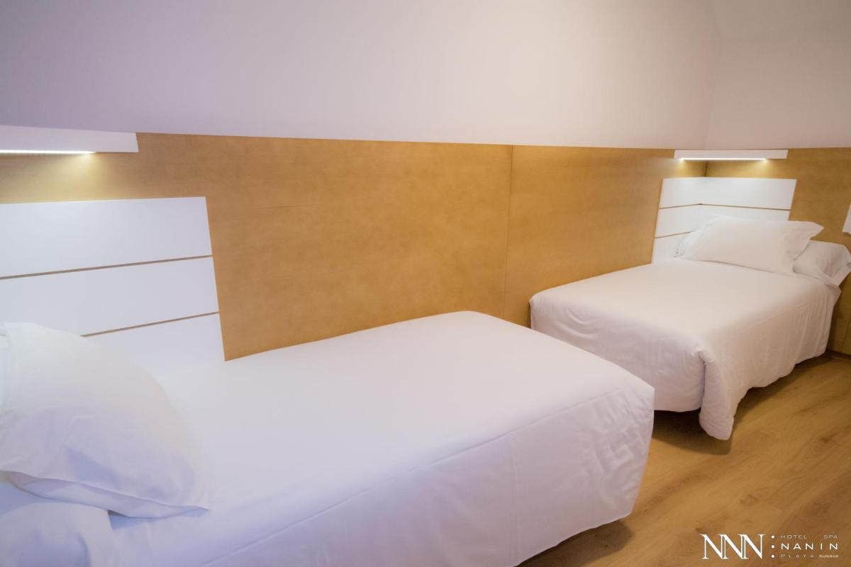Cama o camas de una habitación en Hotel Spa Nanin Playa