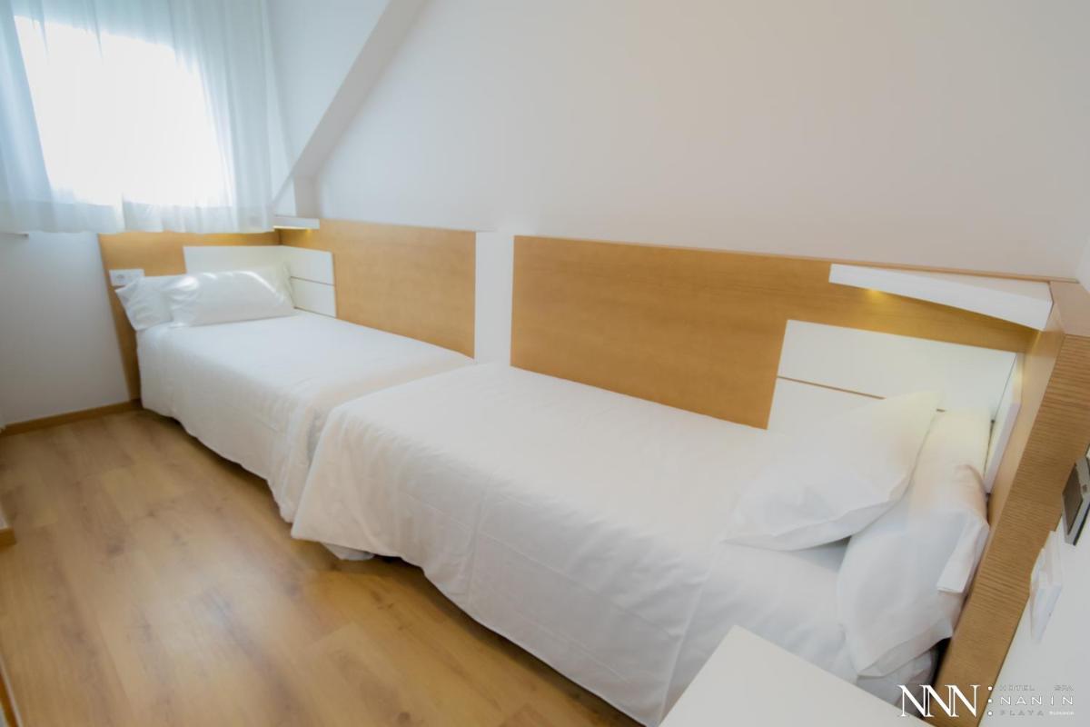 Cama o camas de una habitación en Hotel Spa Nanin Playa
