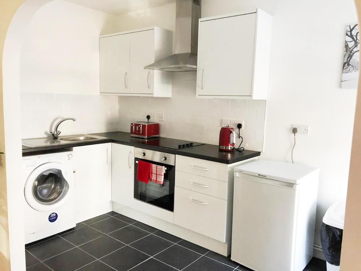 3 Fitzhamon Embankment APARTMENTS opposite Principality Stadium - LONG STAY OFFER - Housity