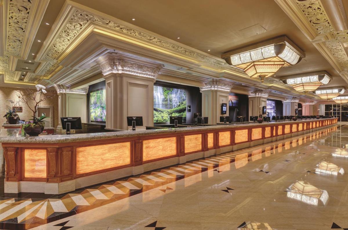 Mandalay Bay - Housity