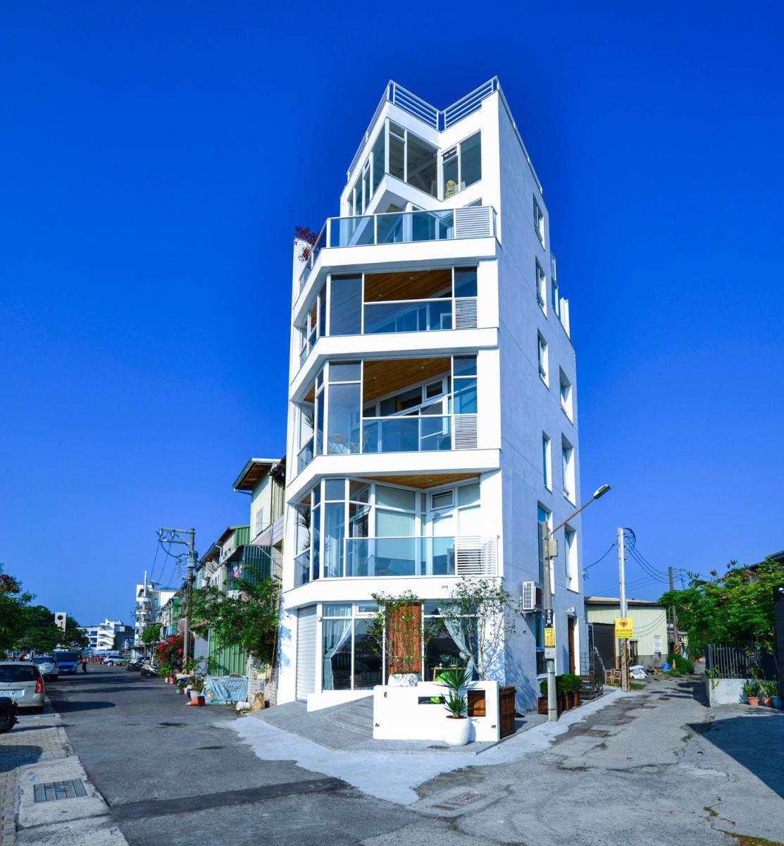 Admiring Island - Housity