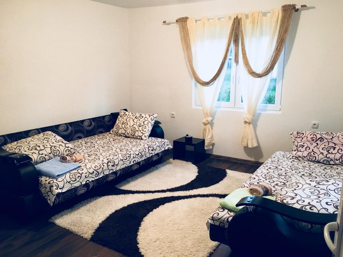 Apartmani ,,Bato,, - Housity