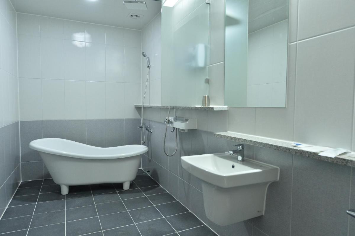 Gwangju Tourist Hotel - Housity