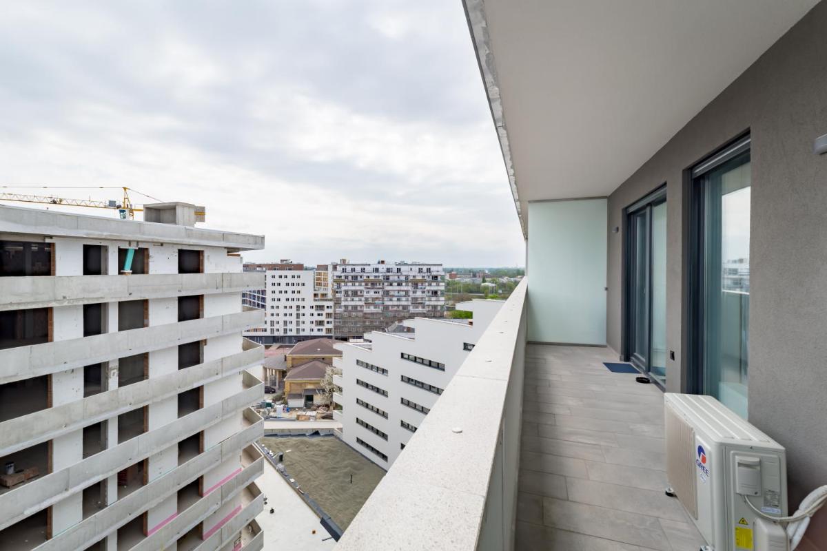 BpR CHIC White Home with Terrace & A/C & Garage - Housity