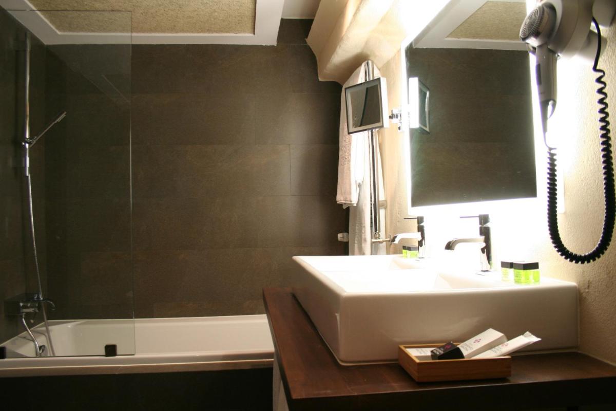 Un baño de Hotel Convento Aracena & SPA