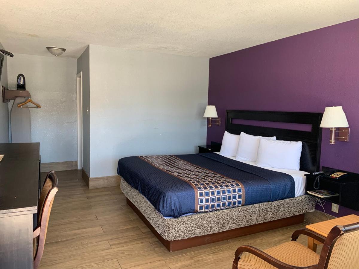 Texas Inn McAllen Airport - Housity