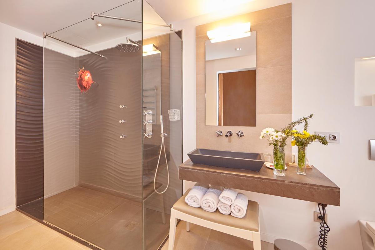 Un baño de Bennoc Petit Hotel - Only Adults