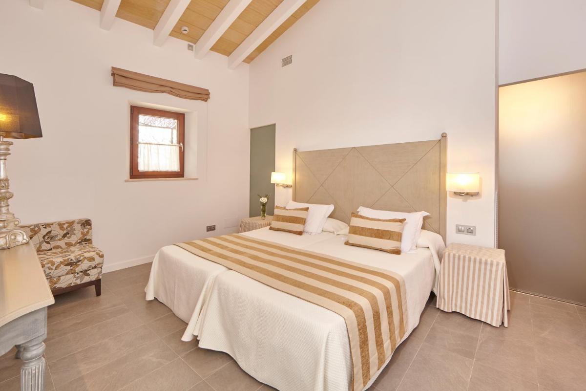 Cama o camas de una habitación en Bennoc Petit Hotel - Only Adults