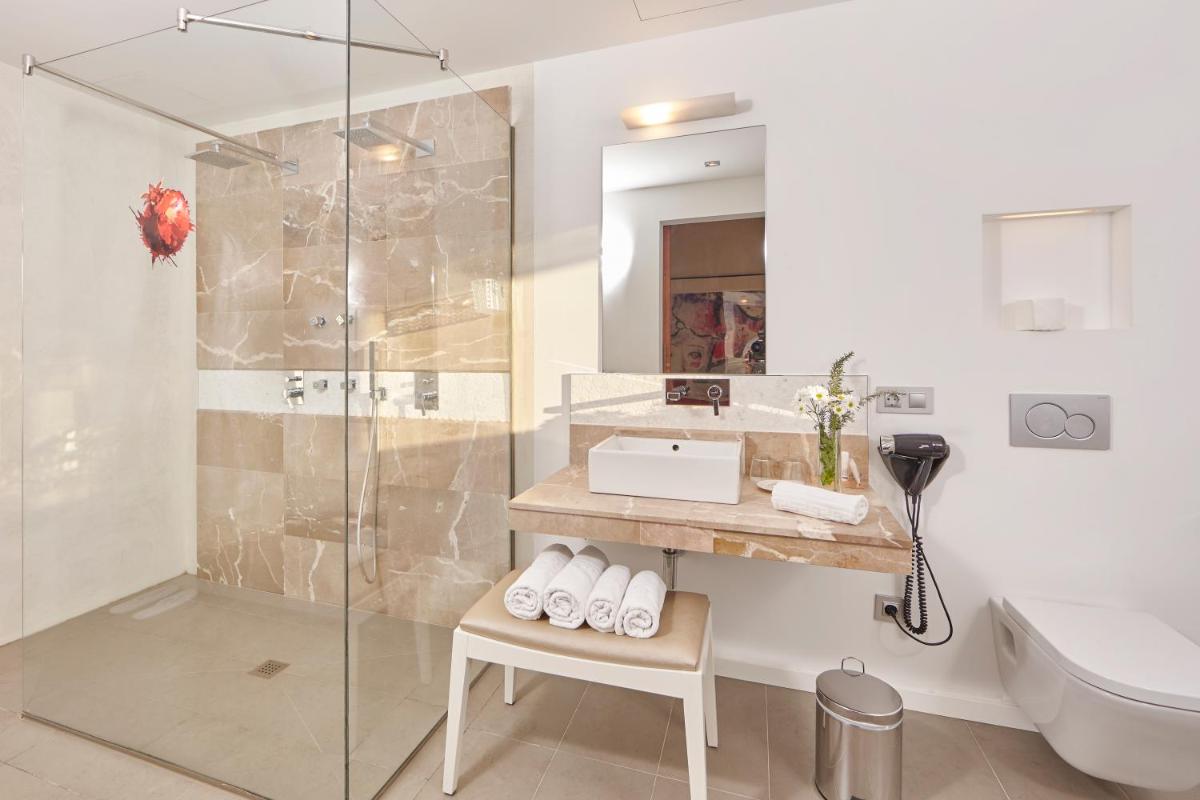 Un baño de Bennoc Petit Hotel - Only Adults