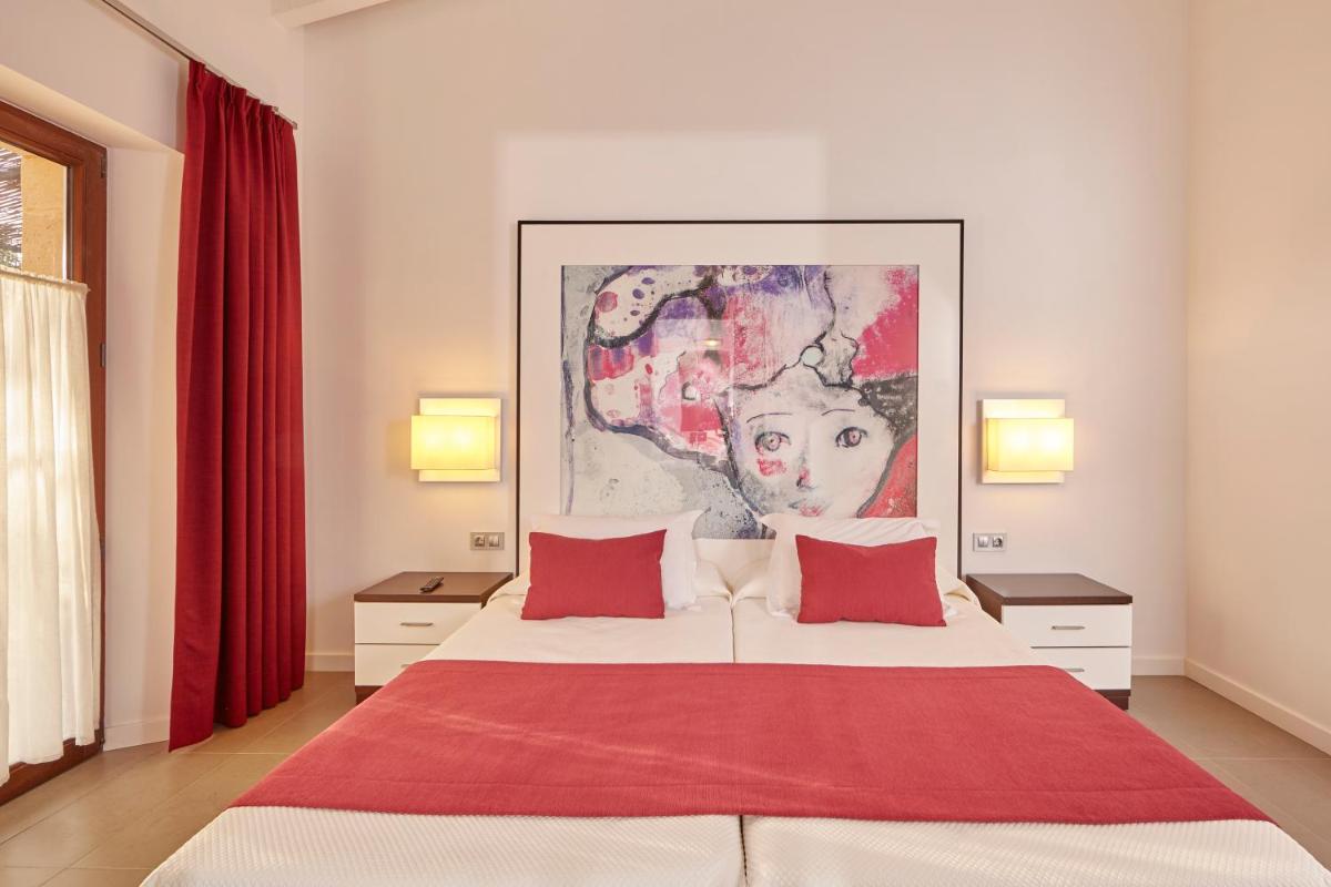 Cama o camas de una habitación en Bennoc Petit Hotel - Only Adults